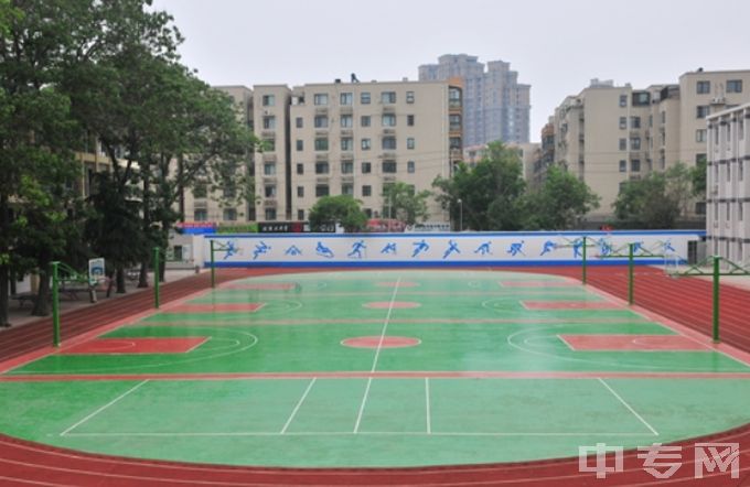 郑州市科技工业学校-操场