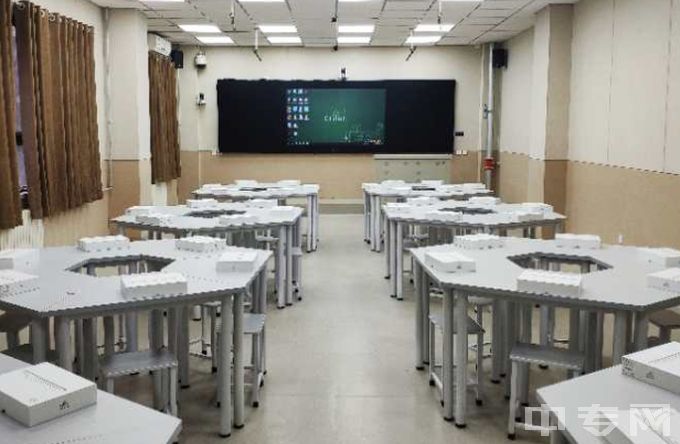郑州市金融学校-智慧教室