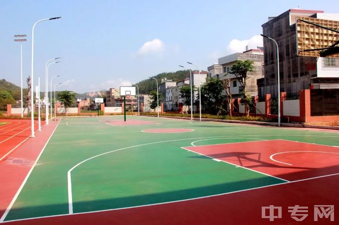 五华县职业技术学校-篮球场