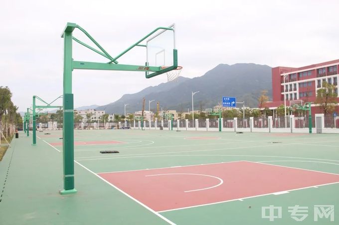 深圳市第三职业技术学校-篮球场