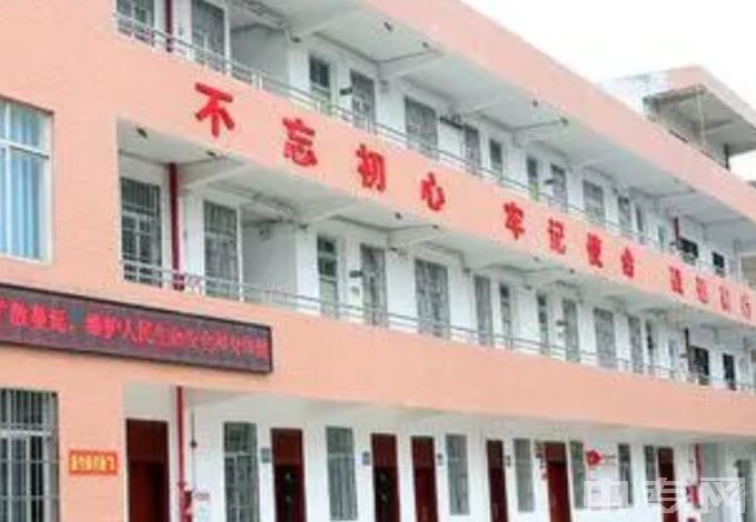 廉江市卫生职业技术学校-教学楼风景
