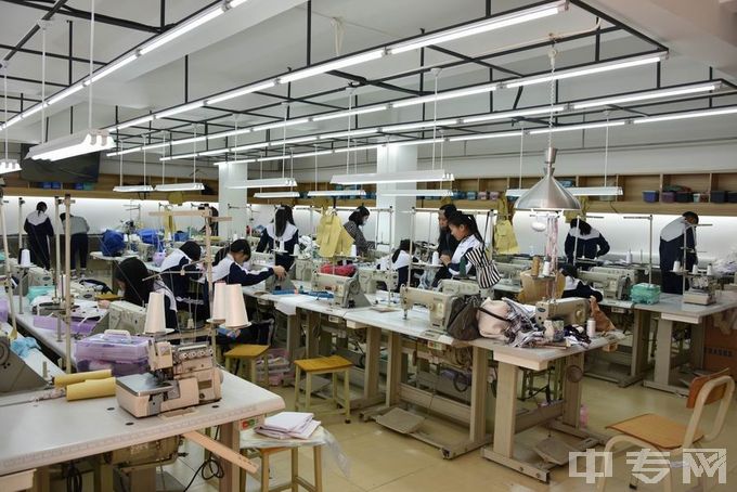 广东省财经职业技术学校-服装设计实训室