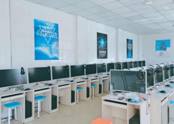山西三飞技工学校-计算机实训室