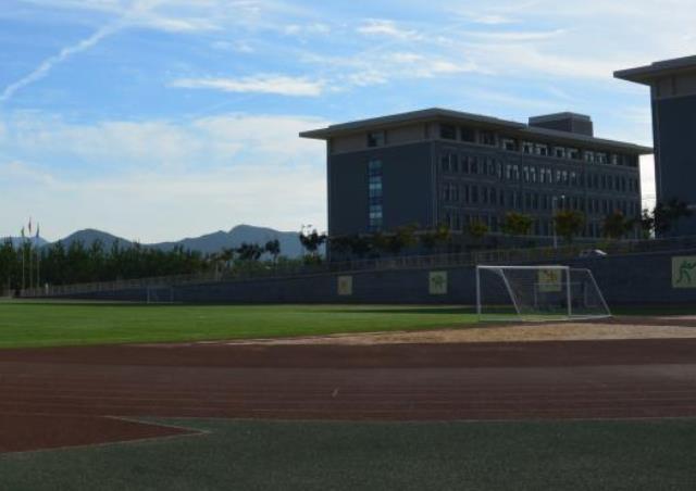 山东公路技师学院-操场