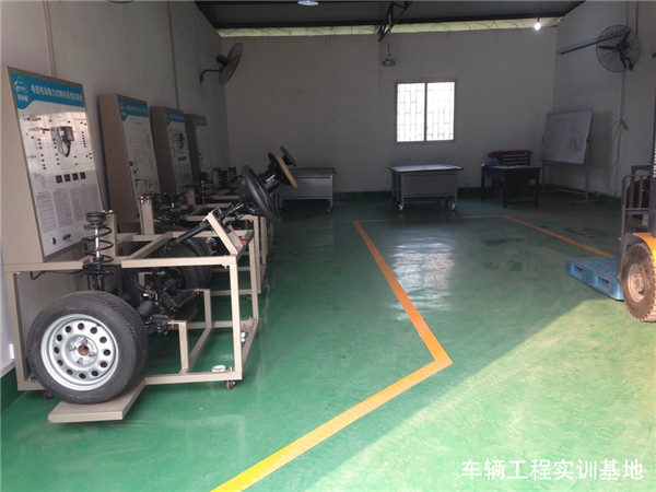 重庆机械高级技工学校实训设备图片