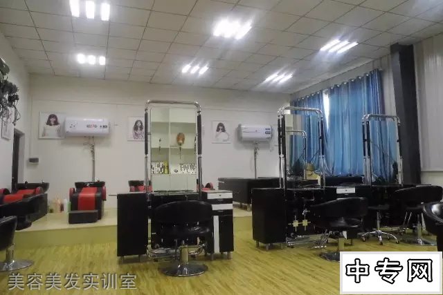 贵州科技学校美容美发实训室