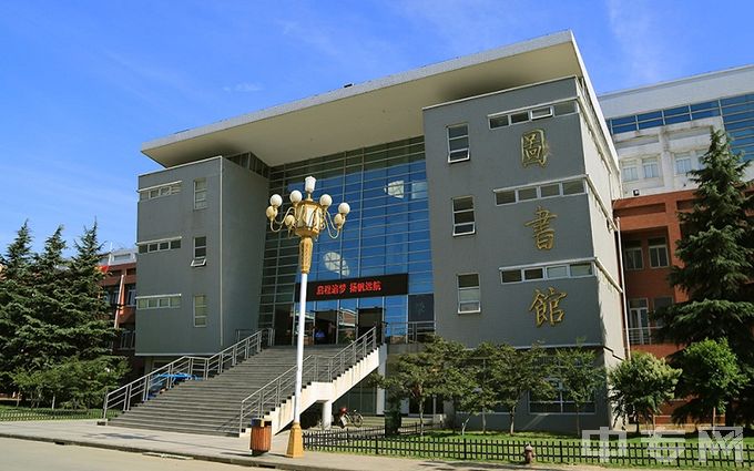 安徽新华学院是公办还是民办学校？