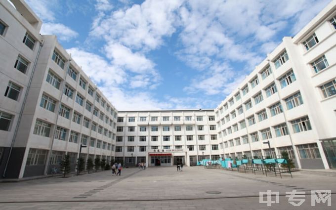 内蒙古鸿德文理学院是公办还是民办学校？