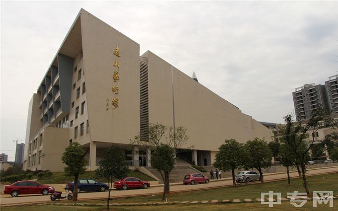 湖南人文科技学院是公办还是民办学校？