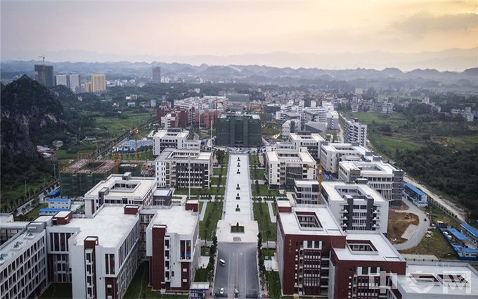 桂林师范高等专科学校是公办还是民办学校？