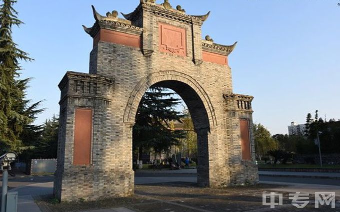 四川大学环境图片、学费一年多少？