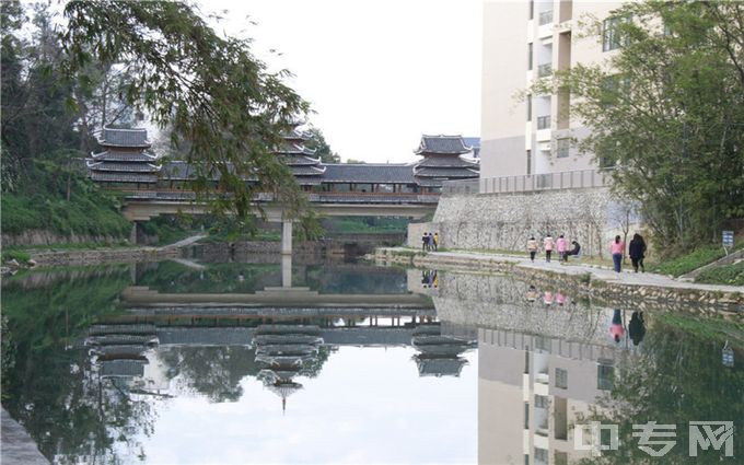 广西民族大学是公办还是民办学校？