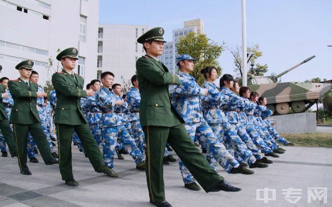 安徽国防科技职业学院食堂饭菜如何？、学费一年多少？