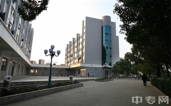 保险职业学院环境图片、师资怎么样？