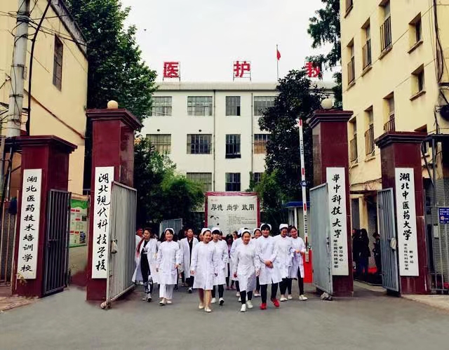 现在还能报名中职学校吗？听说已经招停了？想找护理学校还来得及吗？