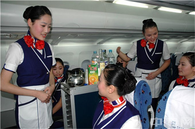 上海航空服务学校学费一年多少、就业好不好？