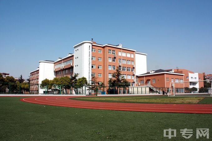 上海宝山职业学校学费一年多少、地址