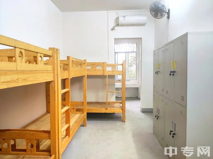 桂林市云联中等职业学校寝室照片、宿舍环境好不好？