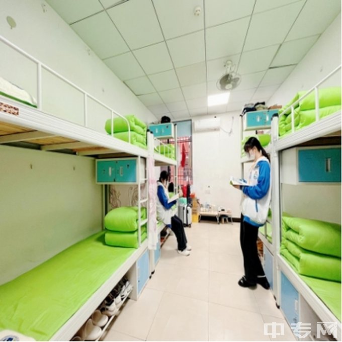 长沙市英蓝中等职业学校寝室照片、宿舍环境好不好？