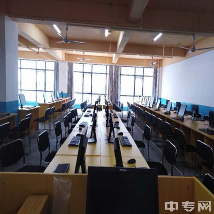 湖南曙光电子信息职业学校是公办还是民办学校？
