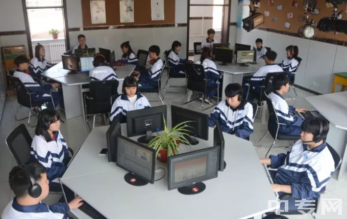 内蒙古扎兰屯市职业高级中学是公办还是民办学校？