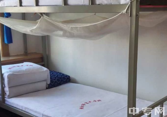 朝阳市富民职业学校寝室照片、宿舍环境好不好？