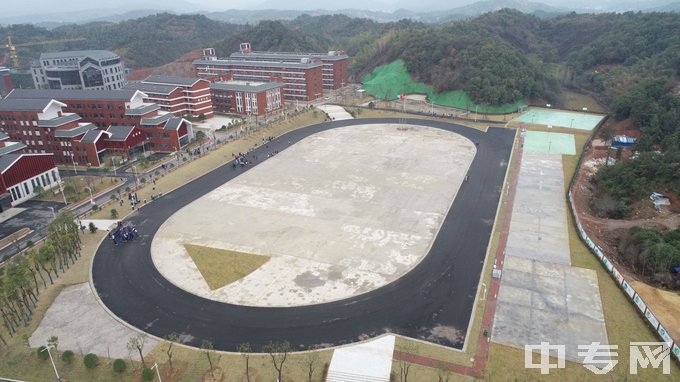 湖南省陶瓷技师学院是公办还是民办学校？