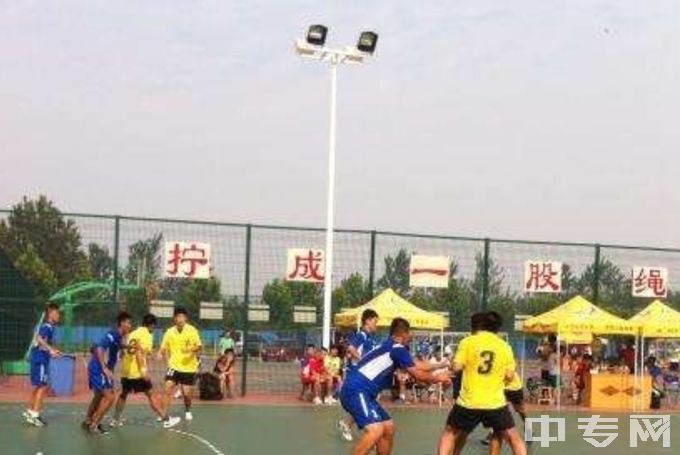 江苏省淮安体育运动学校是公办还是民办学校？