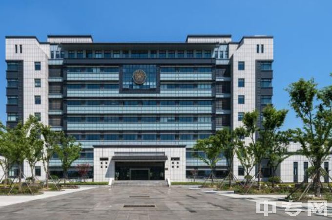 江苏城乡建设职业学校中专是公办还是民办学校？