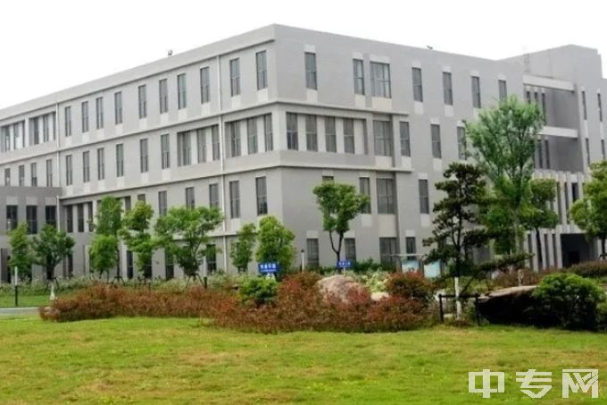 江苏省如皋第一中等专业学校学费一年多少、公办还是民办、地址