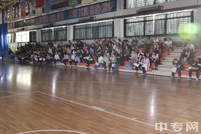 中国篮协阜新篮球学校是公办还是民办学校？