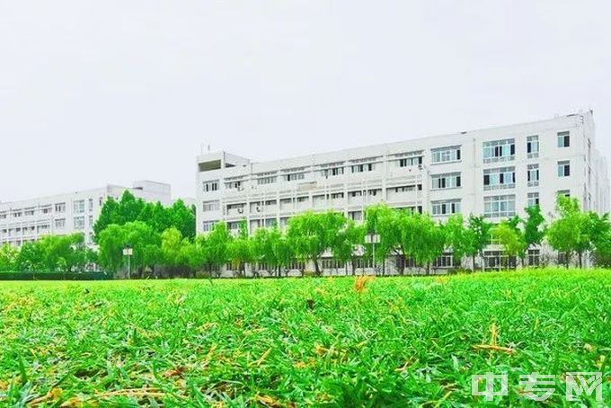 江苏省泗阳中等专业学校是公办还是民办学校？