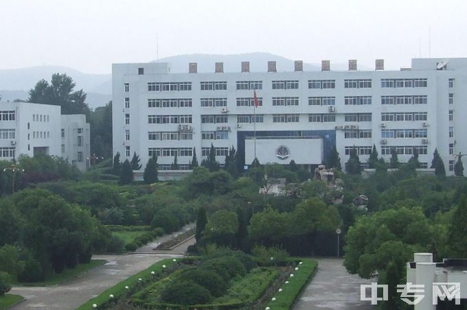 南京华东信息工程技工学校公办还是民办、地址