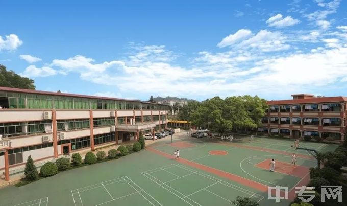 广东黄埔卫生职业学校是公办还是民办学校？