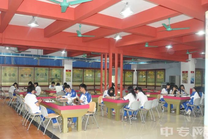 广东省对外贸易职业学校是公办还是民办学校？