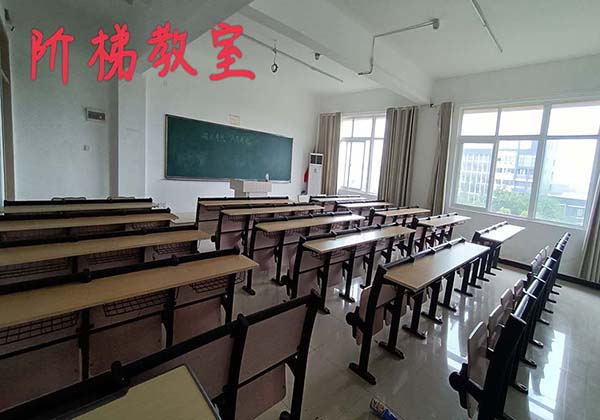 初中毕业读技校，武汉学航空服务专业的学校有吗？