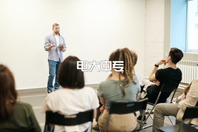 中央广播电视中等专业学校怎么报考？自己可以报读吗？怎么报?想报一个施工专业，明年考二建？