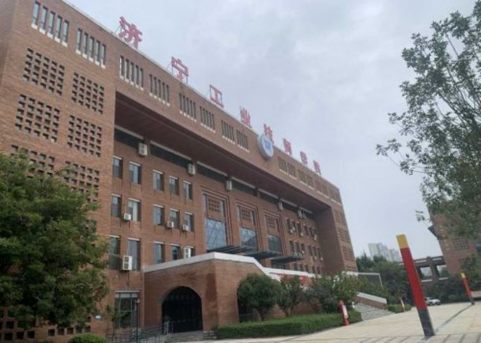 济宁工业技师学院男孩子适合学什么专业