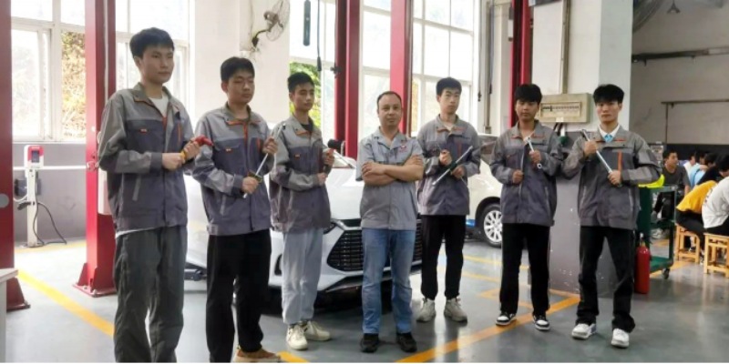 重庆市2024年有哪些中专学校开设有新能源汽车制造与装配专业?（报考指南）