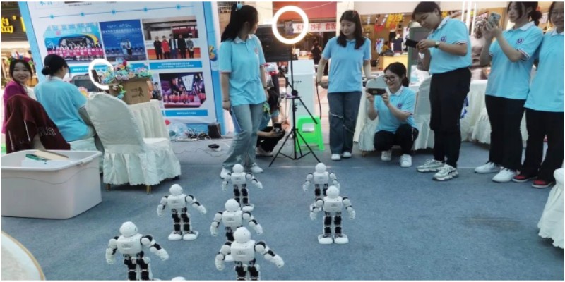 重庆有哪些比较好的中专学校有工业机器人应用与维护专业？就业前景怎么样？ 