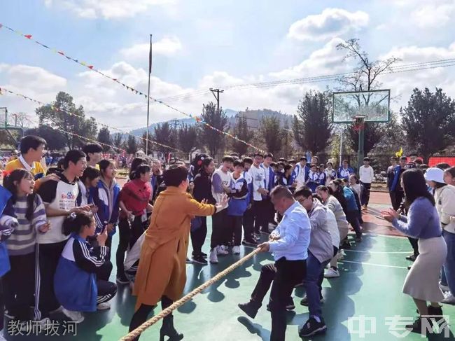 福建省建阳市麻沙中学教师拔河