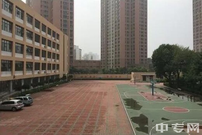 天津市财经职业中等专业学校新博路校区篮球场