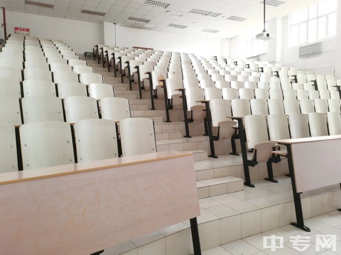 哈尔滨双星计算机职业技术学校教室内部