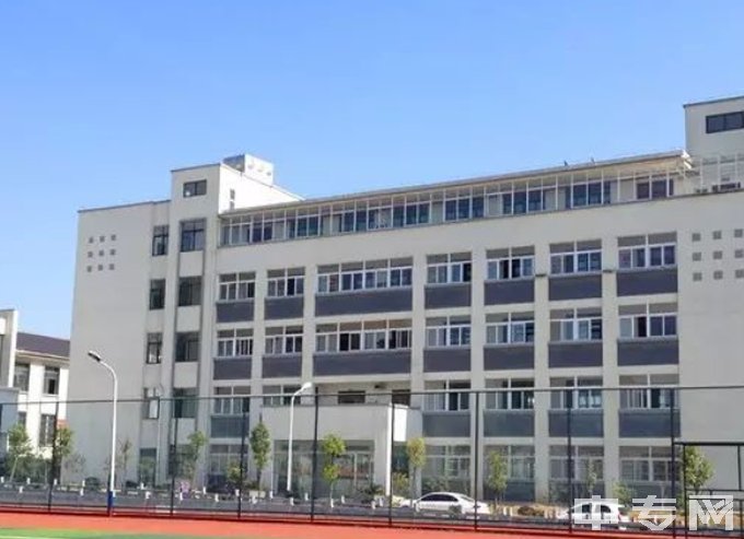 宿松县中德职业技术学校教学楼一侧