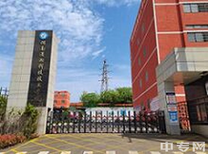 湖南潇湘科技技工学校学校大门