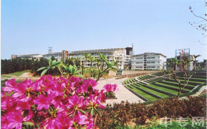 广东省轻工职业技术学校南海校区教学楼一角
