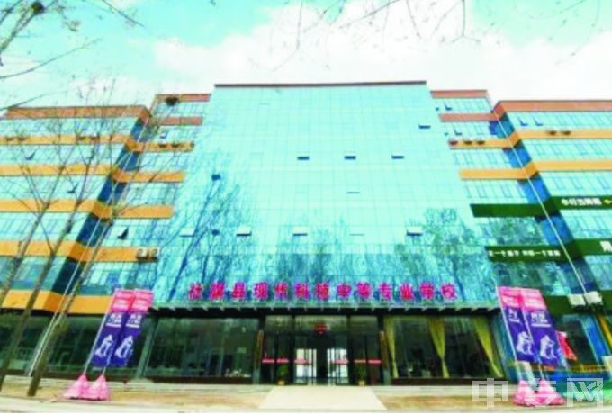 社旗县现代科技中等专业学校教学楼一侧