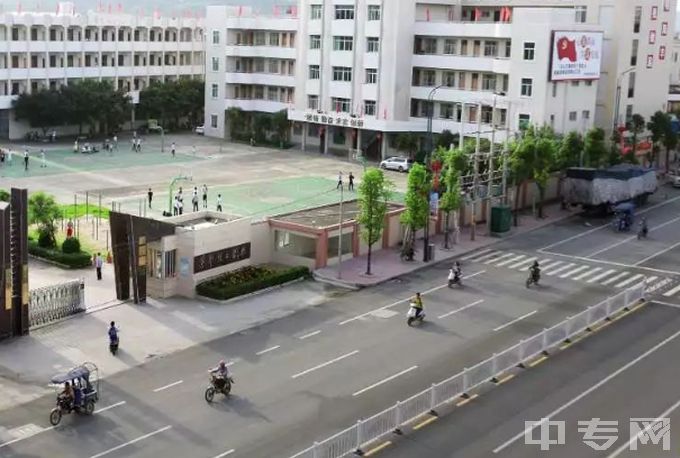 陆丰市技工学校学校大门