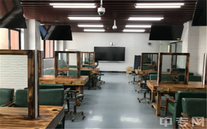 湖北科技职业学院-传媒艺术学院人物形象实训室