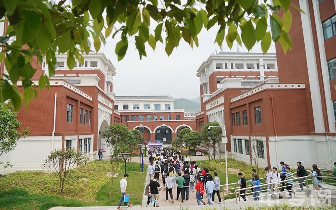 遵义医科大学医学与科技学院-校园风光1